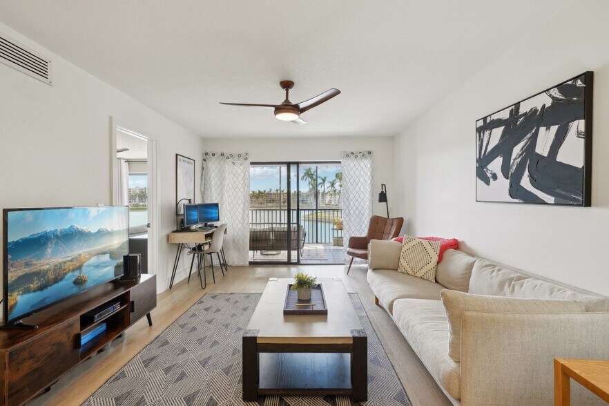 Lakefront views - 6277 Bahia del Mar Blvd