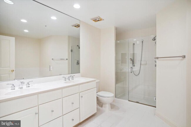 Building Photo - 10401 Strathmore Park Ct