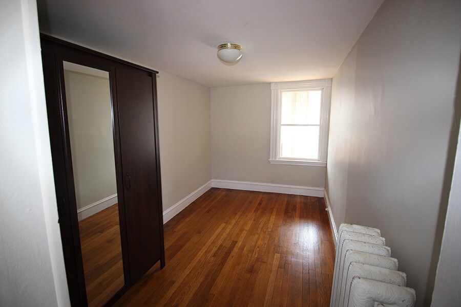 Building Photo - 276 Main St