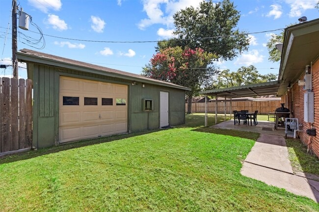 Building Photo - 5334 Saxon Dr