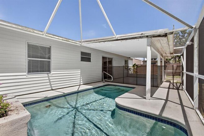 Building Photo - 5058 Canal Cir E