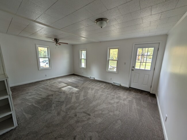 Building Photo - 415 S Silverleaf St