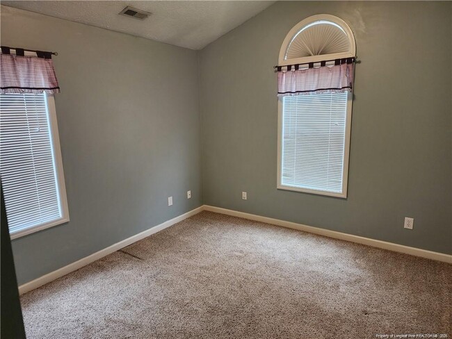 Building Photo - 300 Bubble Creek Ct
