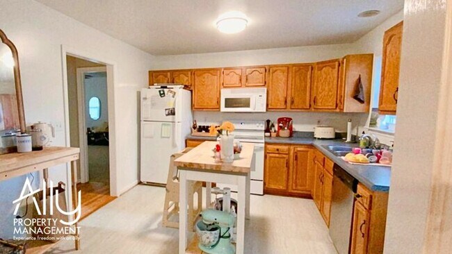Building Photo - 1003 Wintergreen Ln