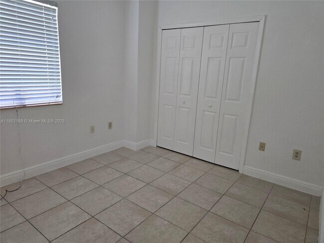 Building Photo - 1331 NW 9th Ct