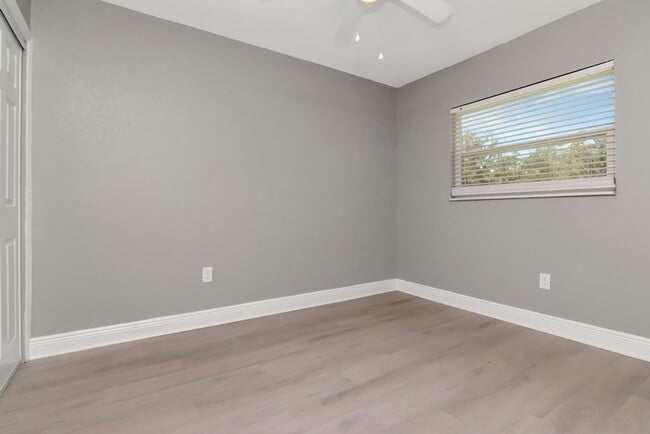 Building Photo - Totally Remodeled Duplex w/ New Fenced Bac...