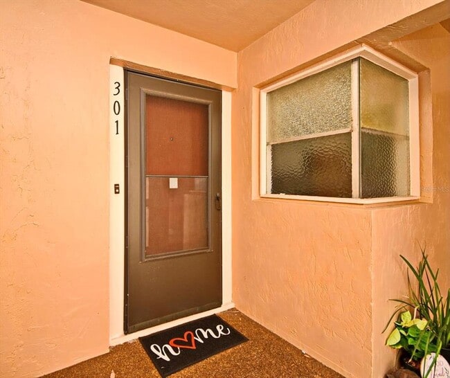 Primary Photo - 610 Cranes Way