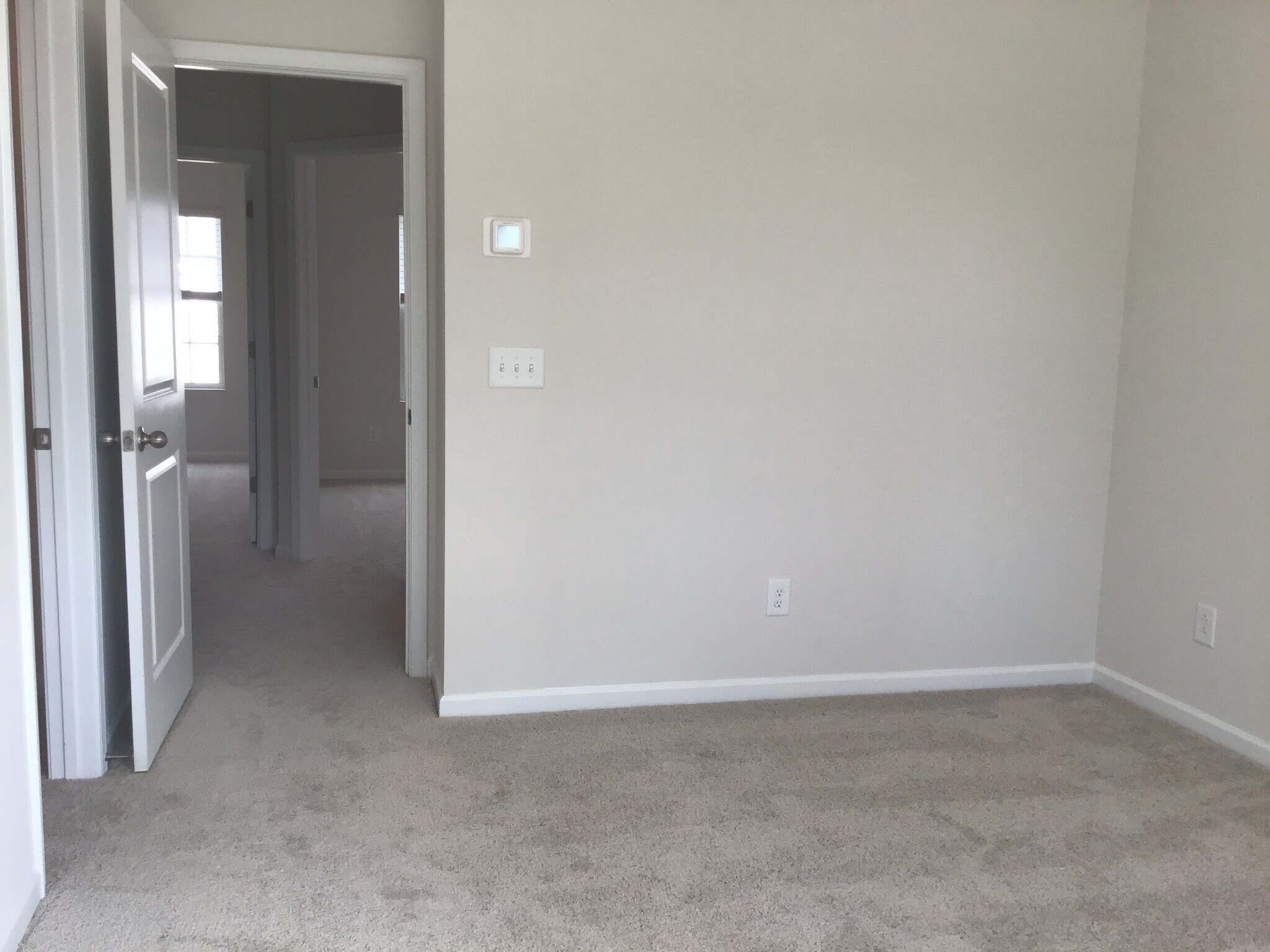 Building Photo - Room in Townhome on Beatty Woods Dr