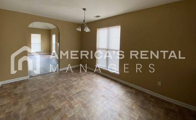 Building Photo - 525 Fox Run Cir