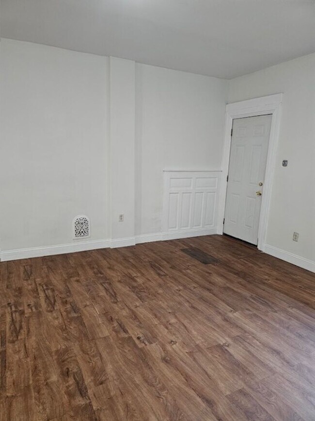Building Photo - Large Home - Cobbs Creek
