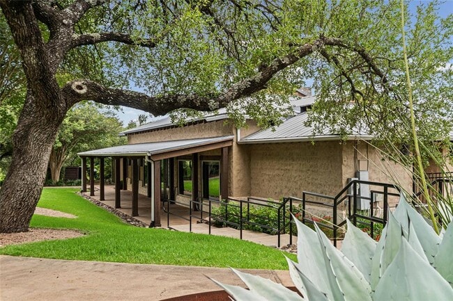 Building Photo - 10700 Pointe View Dr