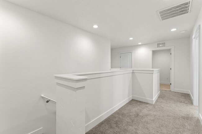 Building Photo - 1673 N Solterra Ln