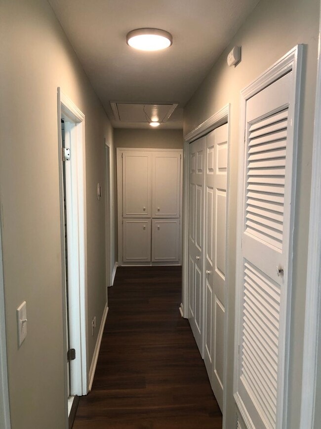 Building Photo - 5438 Brookview Dr
