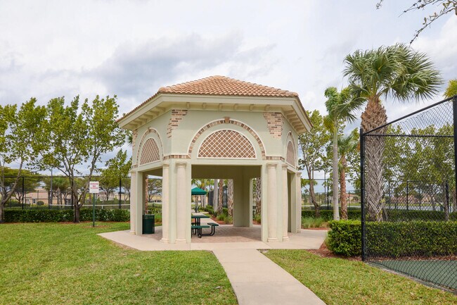 Building Photo - 713 NW Leonardo Cir