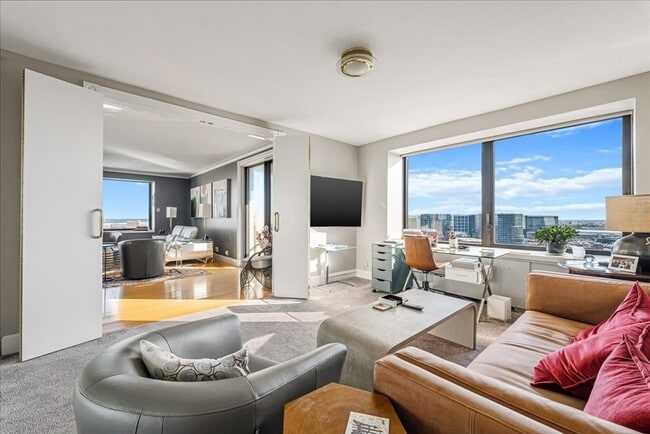 Building Photo - 65 E India Row