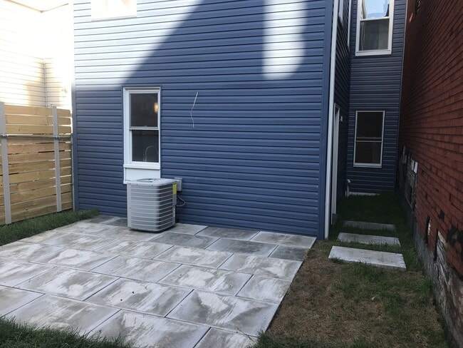 Building Photo - 3 BR, 1 Bath Townhouse - Lawrenceville - TOTALLY UPDATED!