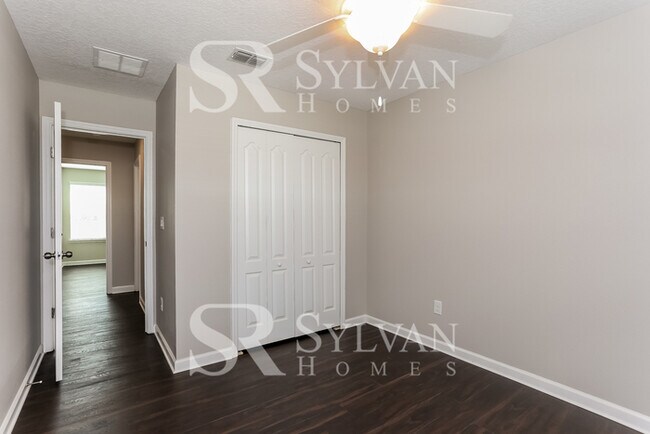 Building Photo - Your dream home awaits!
