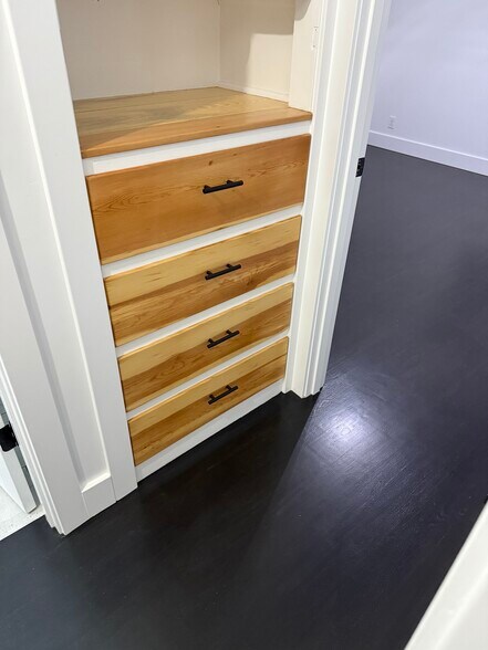 Building Photo - 207 E Monroe St