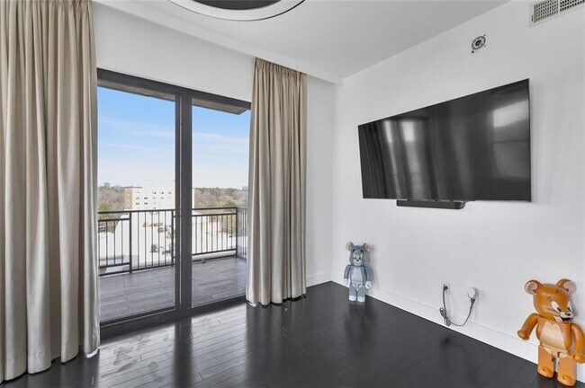 Building Photo - 2233 Peachtree Rd NE