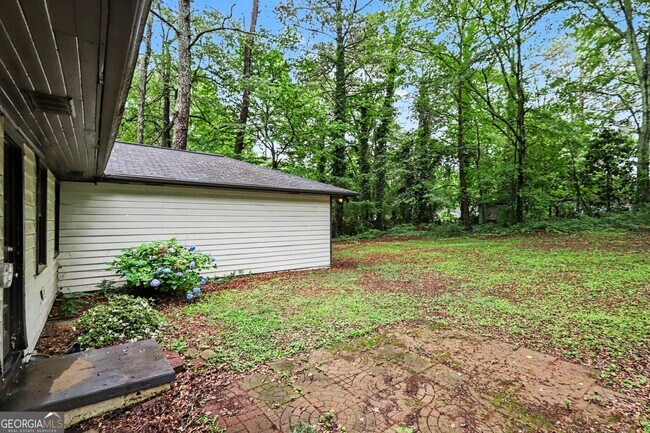 Building Photo - 3743 Poplar Dr
