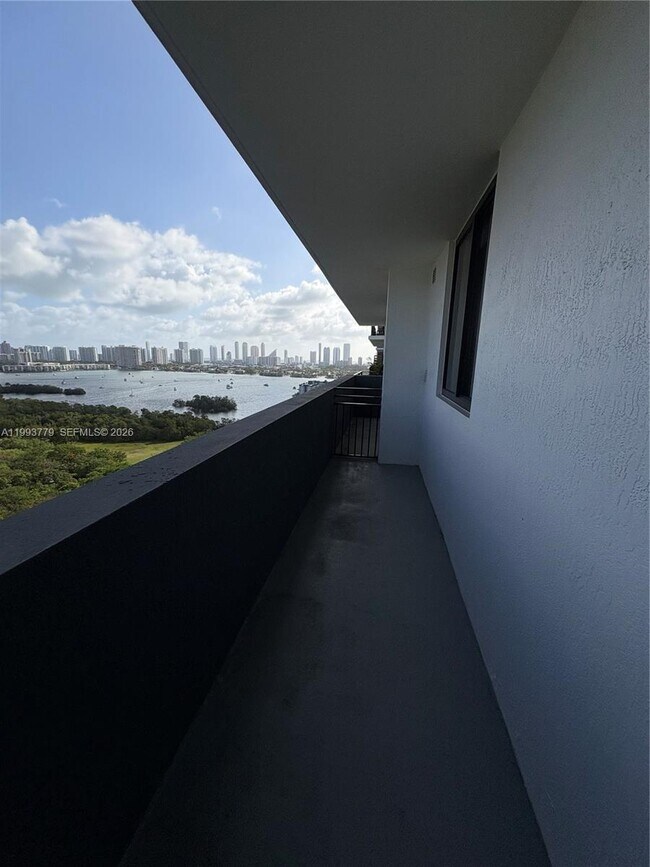 Building Photo - 16395 Biscayne Blvd