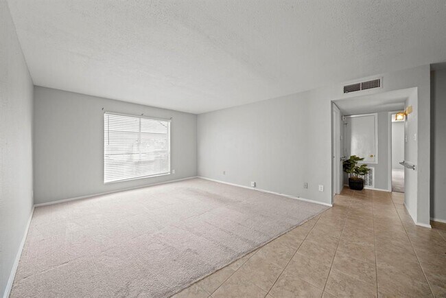 Building Photo - 14555 Wunderlich Dr