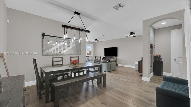 Building Photo - 9595 Town Parc Cir N