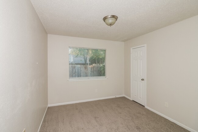 Building Photo - 18926 Sandia Pines Dr