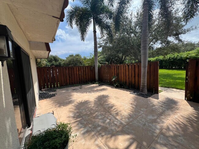 Building Photo - 3216 Spanish Wells Dr