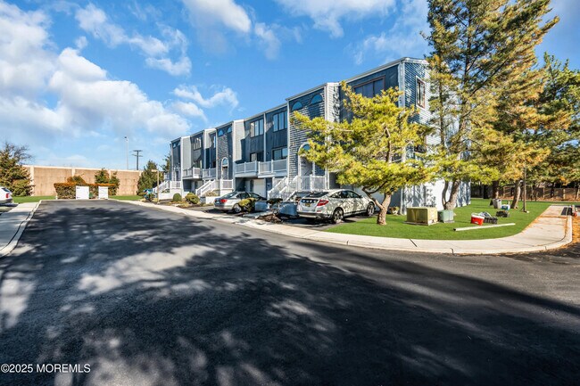 Building Photo - 4 Black Pine Ln