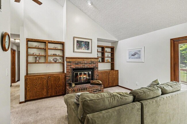 Building Photo - 5649 Woodstock Dr