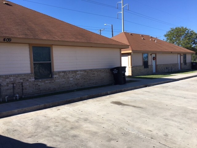 Building Photo - 405 Rockport St