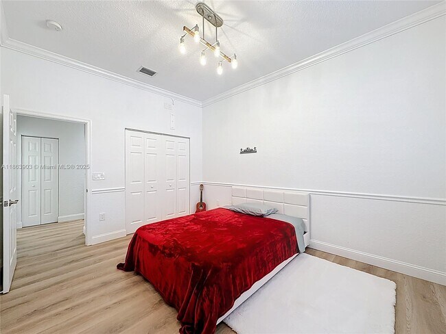 Building Photo - 4268 SW 141st Ave
