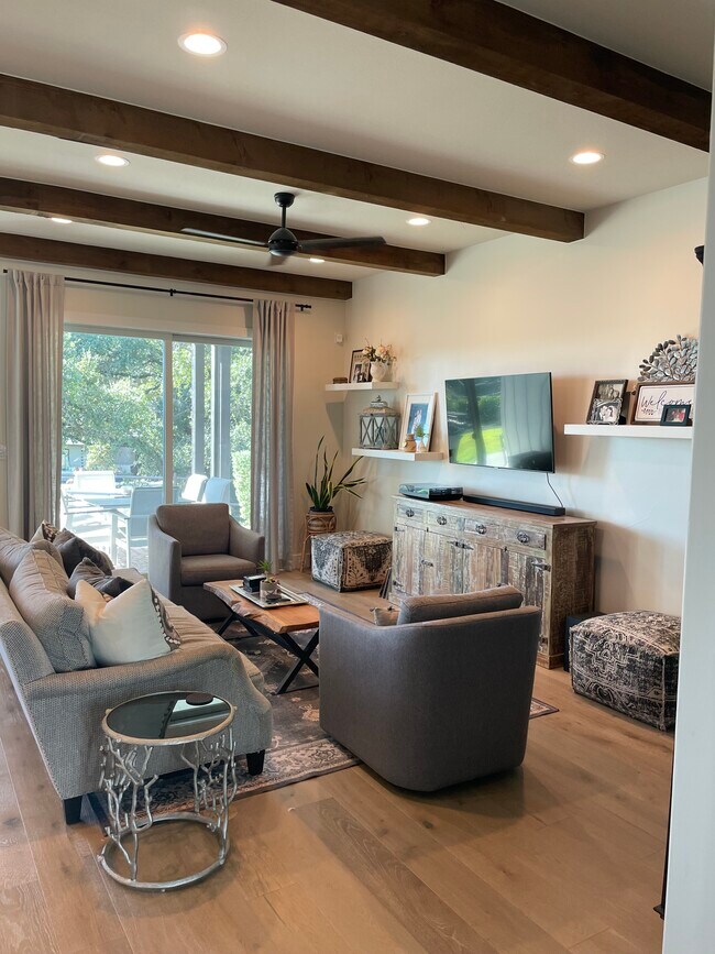 Living Room - 19601 Flying J Blvd