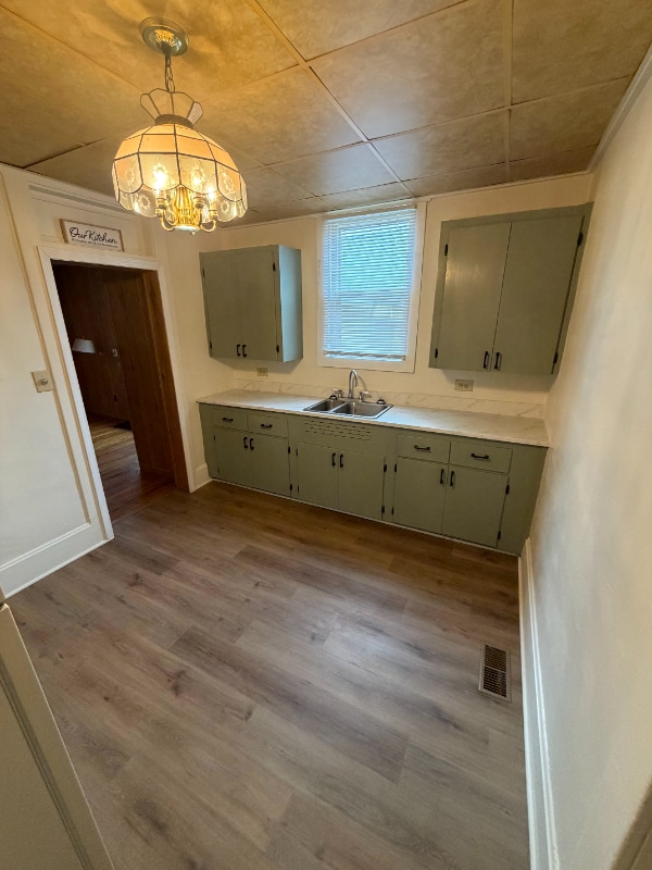 Building Photo - 705 Lexington Ave