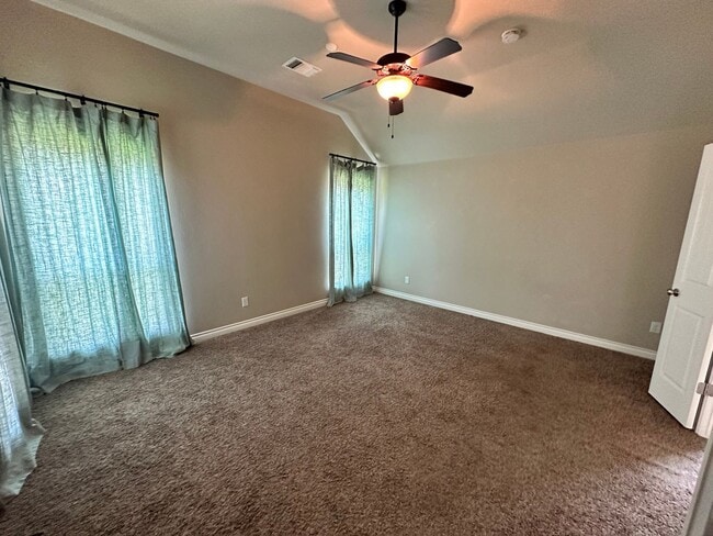 Building Photo - 4 bed 2 bath in Edmond