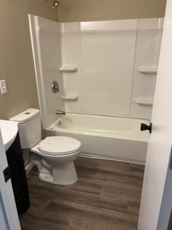 Building Photo - 240 English Ave