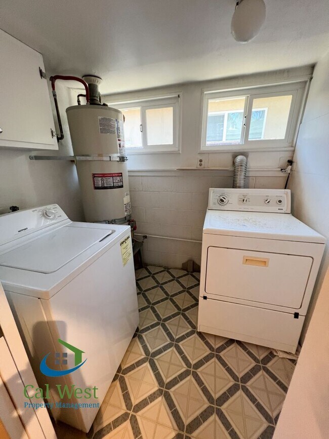 Building Photo - $4,995 - Beautiful 3/2 Bath Home Tucked Away in Prime Santa Clara's Location