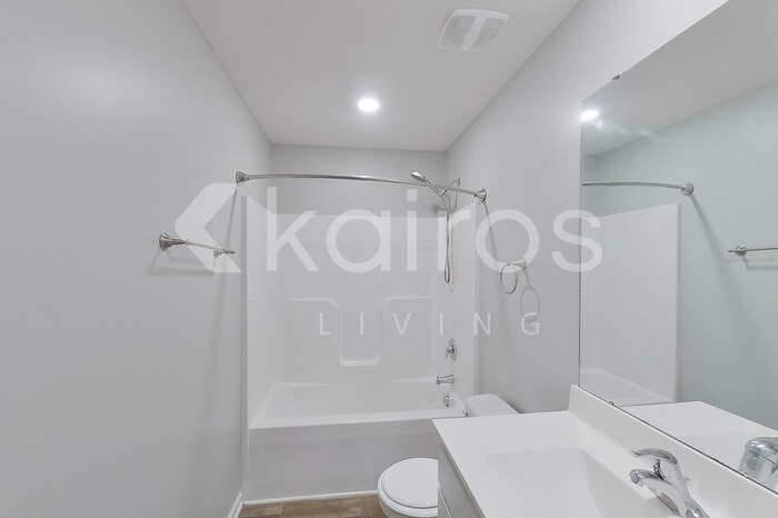 Building Photo - 35 E Luminous Way