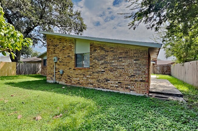 Building Photo - 5211 Girnigoe Dr