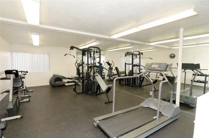 Building Photo - 441 E San Jose Ave