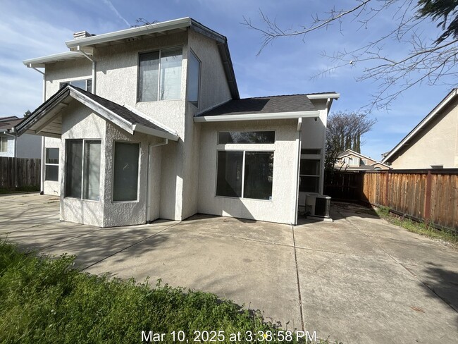 Building Photo - Spacious Sacramento Home in Quiet Cul-de-sac!