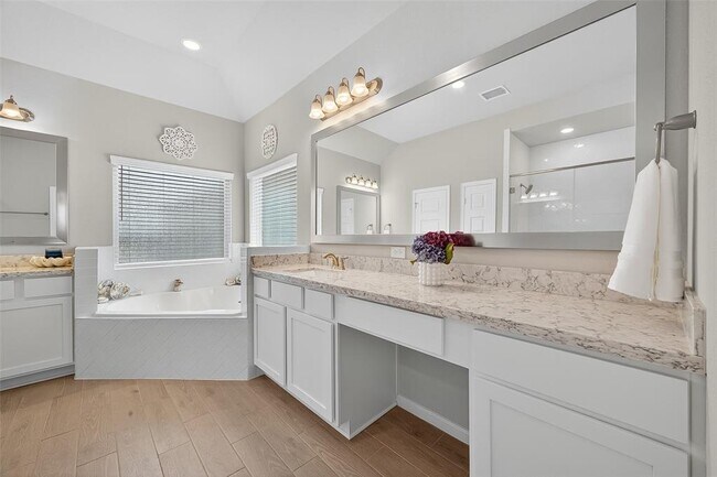 Building Photo - 2013 Kirby Landing Dr