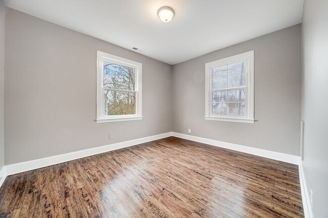 Building Photo - 312 W Schell St