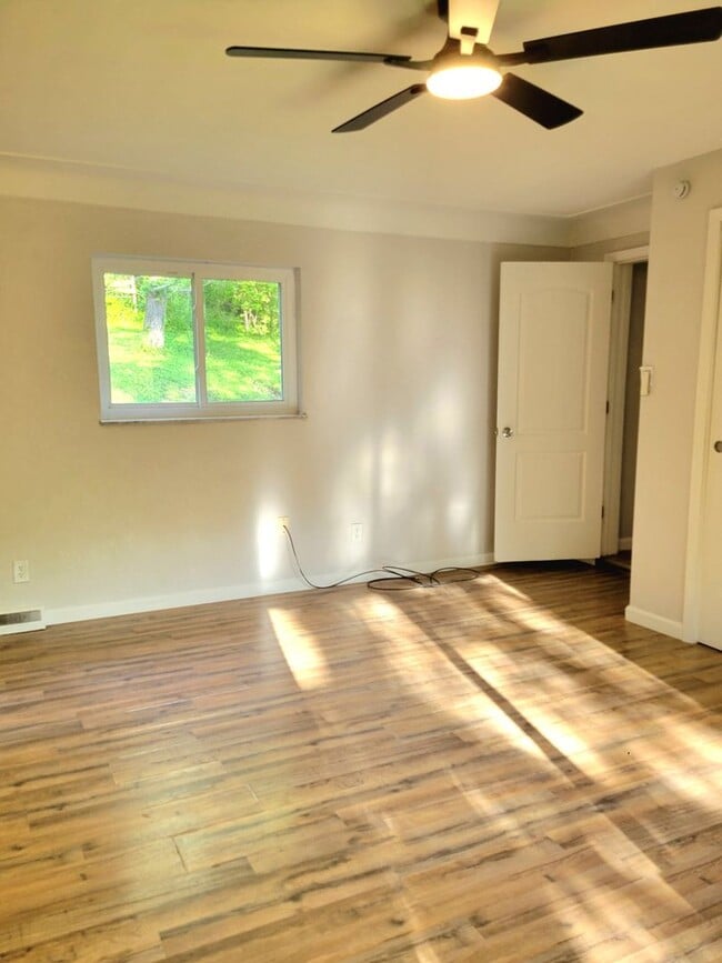 Building Photo - For Rent...300 Bethel, Collinsville