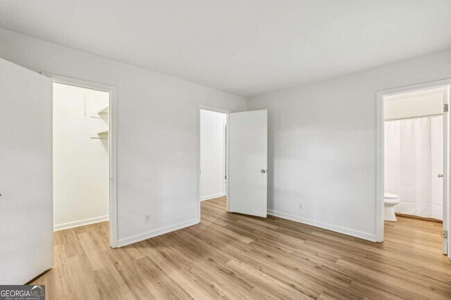 Building Photo - 3705 Donaldson Dr NE