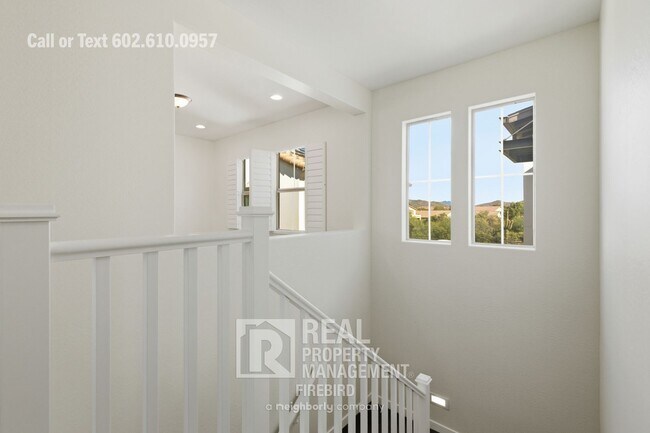 Building Photo - 2342 W Gloria Ln