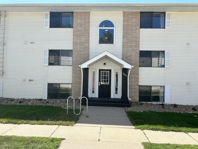 Building Photo - 1315 Oakland Rd NE