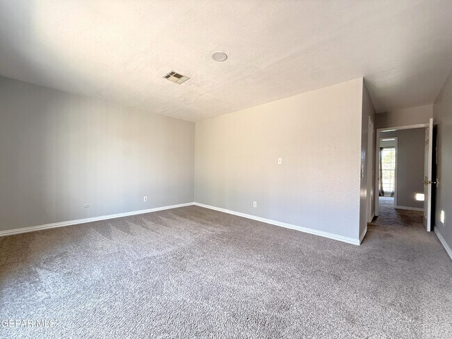 Building Photo - 10405 Ashwood Dr