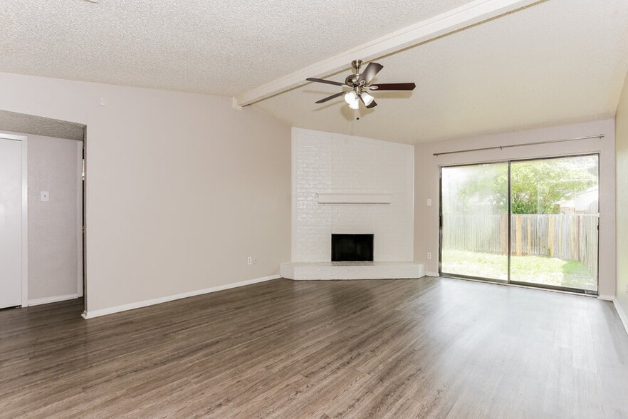 Building Photo - 2505 Crown Cir